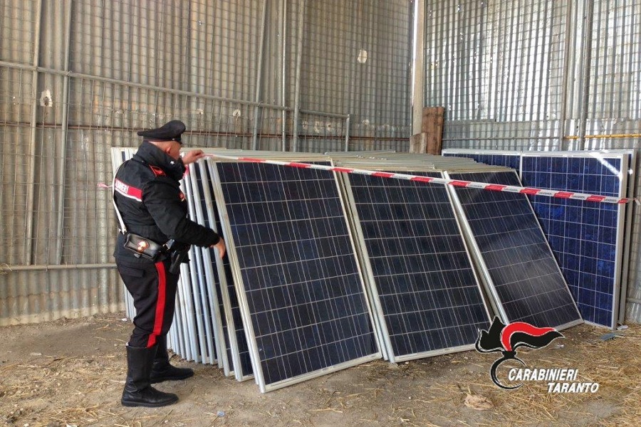 Carabinieri pannelli fotovoltaici.jpg