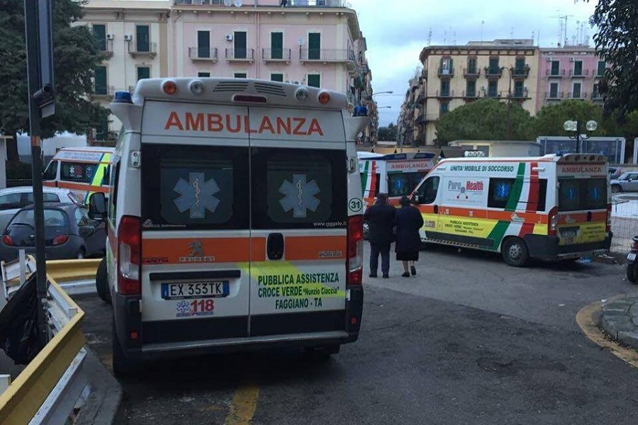 ambulanze bloccate ss annunziata.jpg